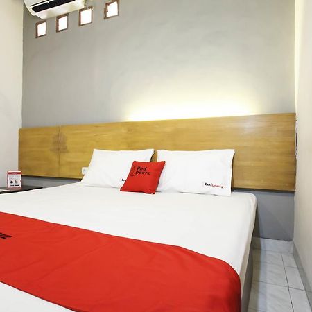 Отель Reddoorz Near Juanda Airport T1 Brebek Экстерьер фото