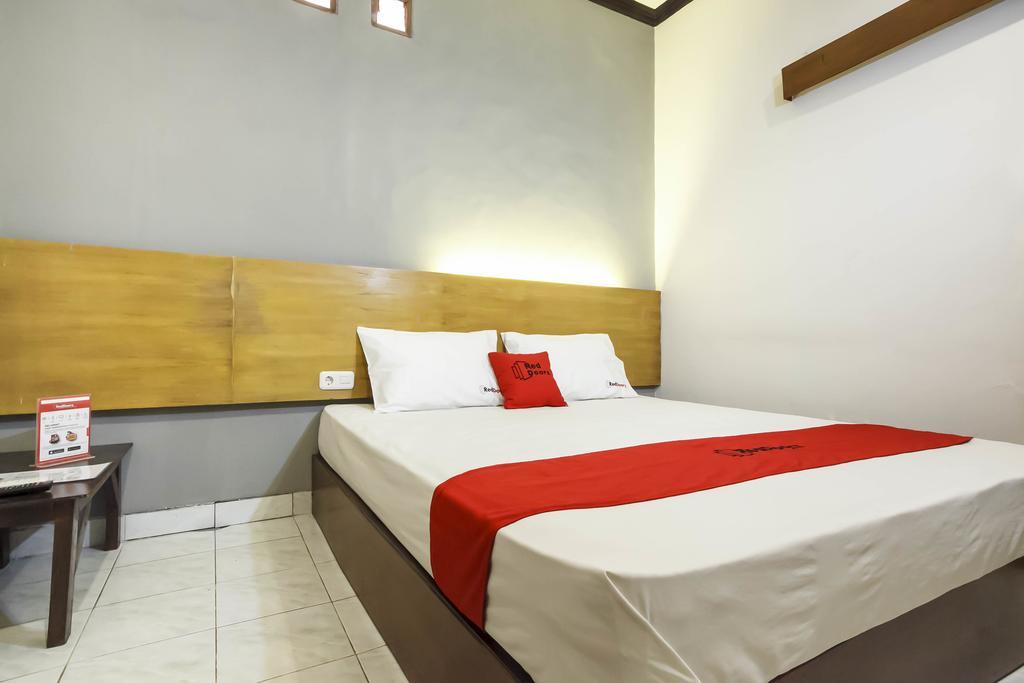 Отель Reddoorz Near Juanda Airport T1 Brebek Экстерьер фото