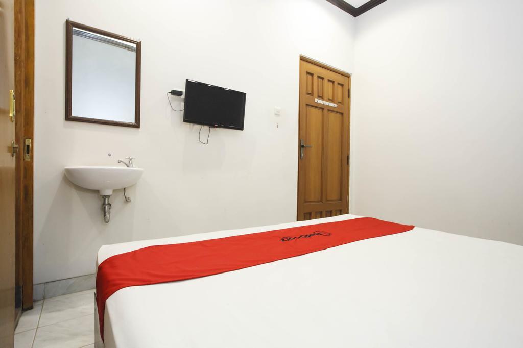 Отель Reddoorz Near Juanda Airport T1 Brebek Экстерьер фото