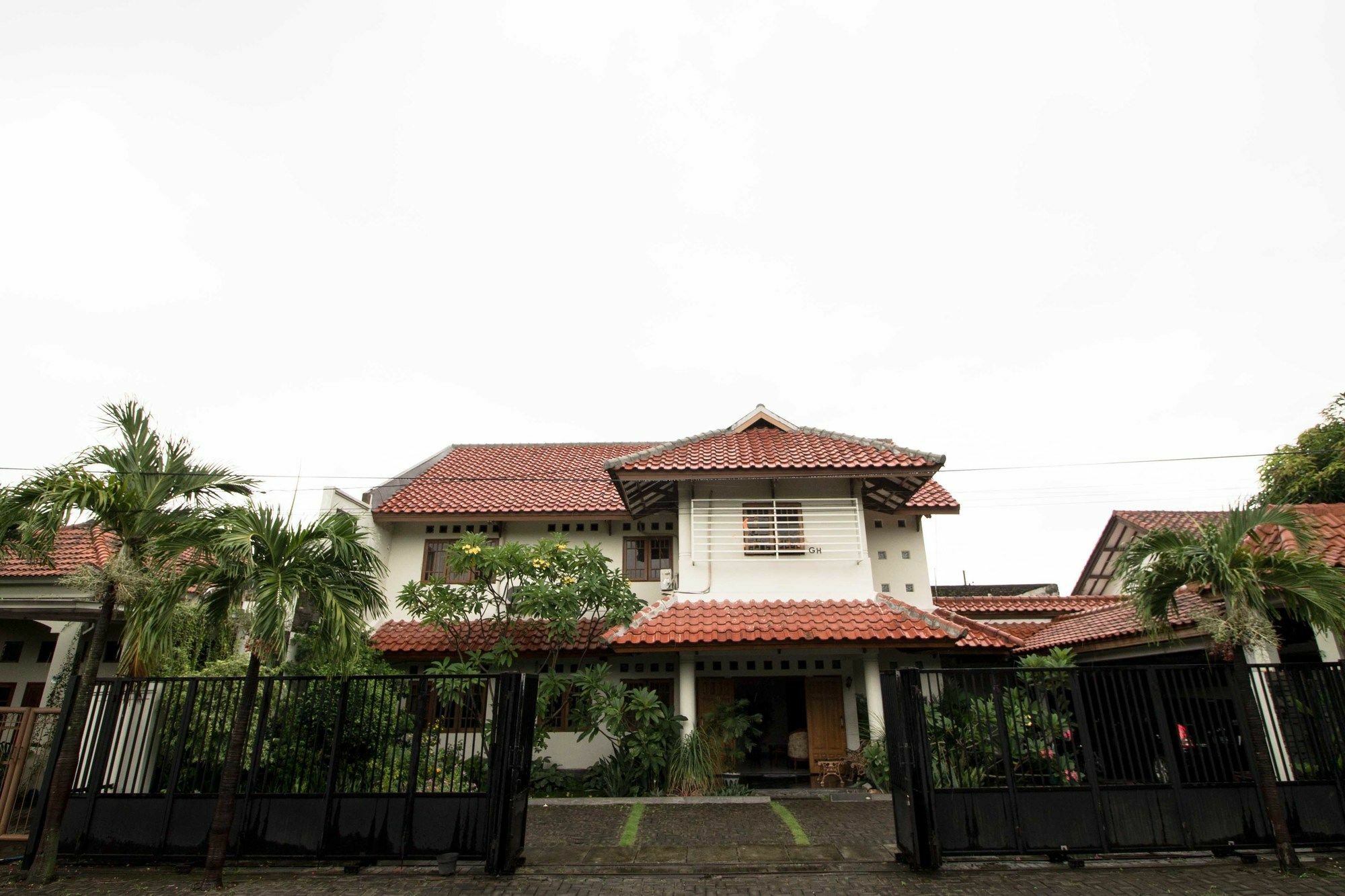 Отель Reddoorz Near Juanda Airport T1 Brebek Экстерьер фото